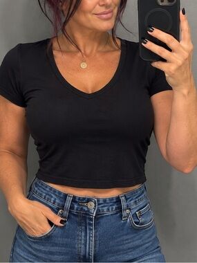 Olivia Rae Black Cropped Baby Tee Medium